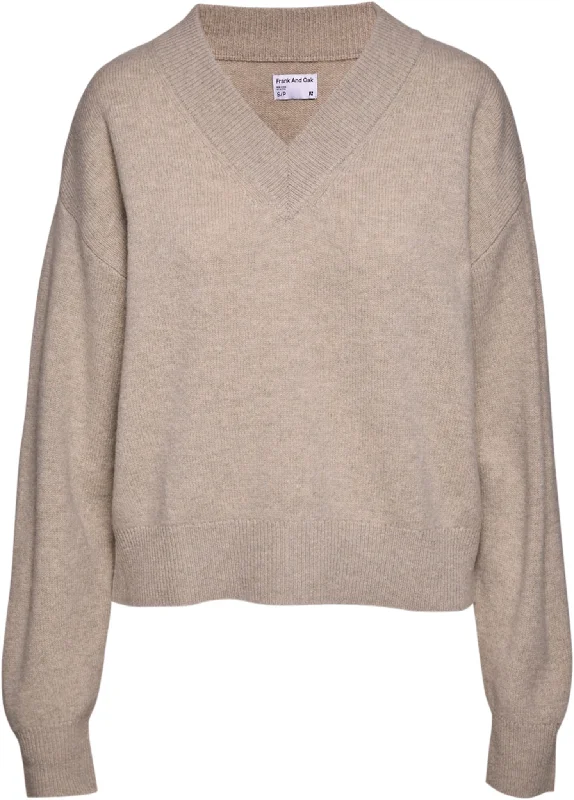 Yak Wool V-Neck Sweater - Women's|-|Chandail à col en V en laine de yak - Femme Welt Pockets Slit Pockets Flap Pockets