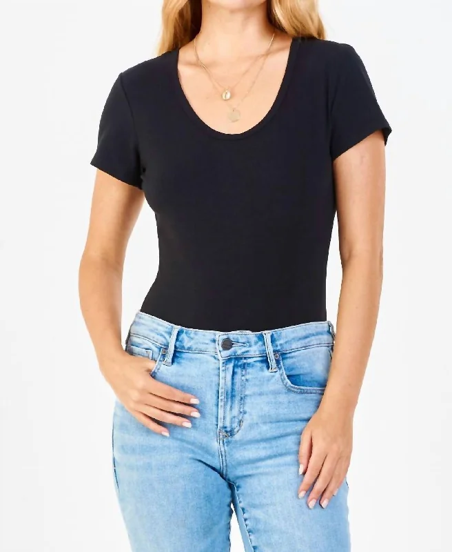 Shiloh Scoop Neck Bodysuit In Black Trendy Seamless Bodysuit for Comfort