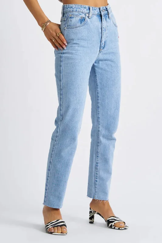 A 94 High & Wide Petite Jean Walk Away